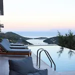 Vilă Luxury Theros With Private Pools