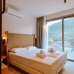 Luxury Theros With Private Pools Vilă *