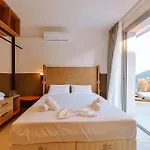 Vilă Luxury Theros With Private Pools *
