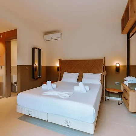 Luxury Theros With Private Pools فيلة *