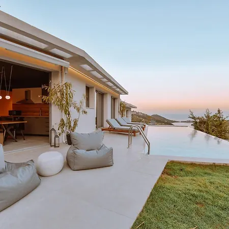 Luxury Theros With Private Pools Villa