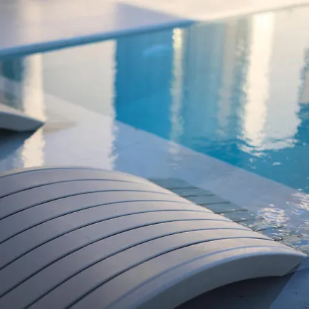 Luxury Theros With Private Pools فيلة *