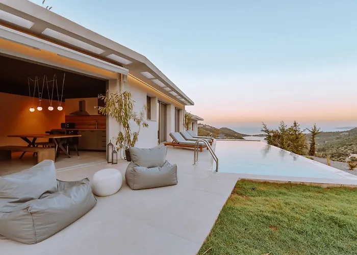 Luxury Theros With Private Pools Villa